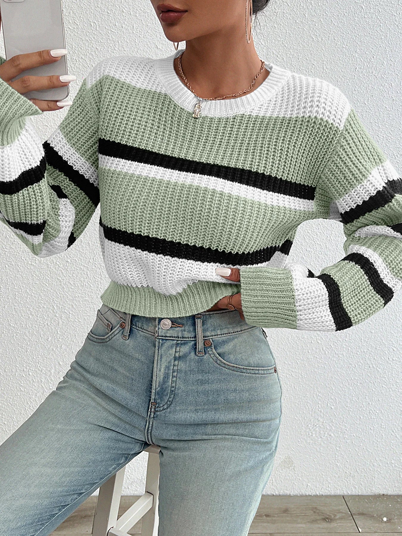 2024 autumn and winter hot sale new acrylic loose drop shoulder round neck color matching knitted long sleeve ladies sweater