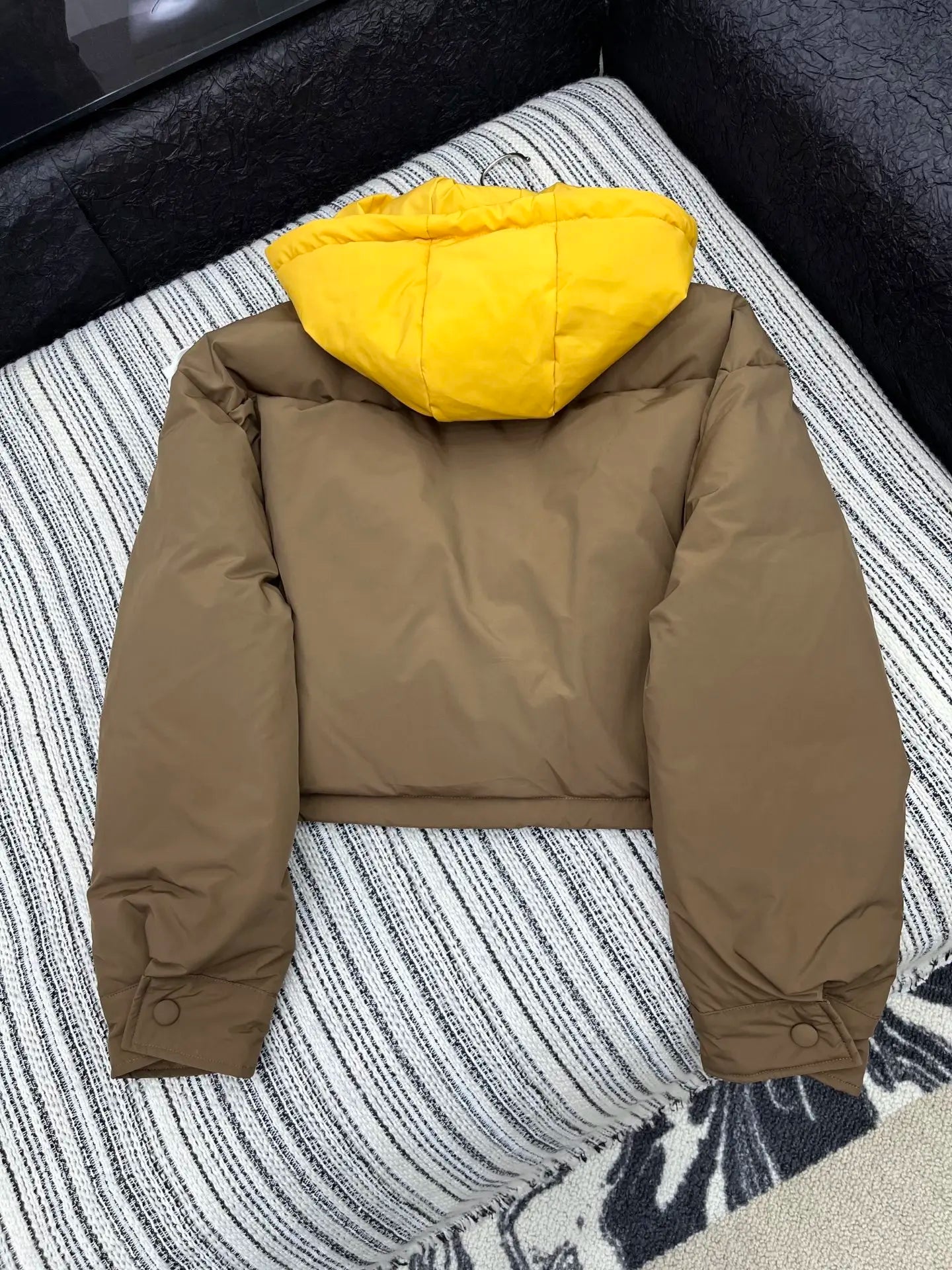 The new women's detachable hooded down jacket for the autumn and winter of 25 exudes a girlish and elegant style