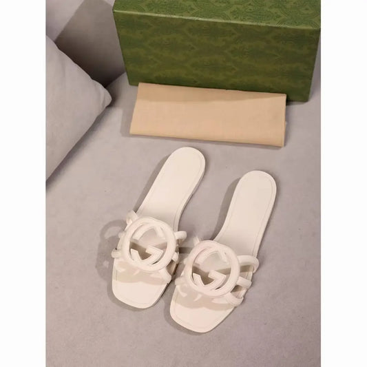 2025 Summer flat slippers women wear a word temperament flat beach shoes Jelly shoes wear resistant super soft dopamine fashion
