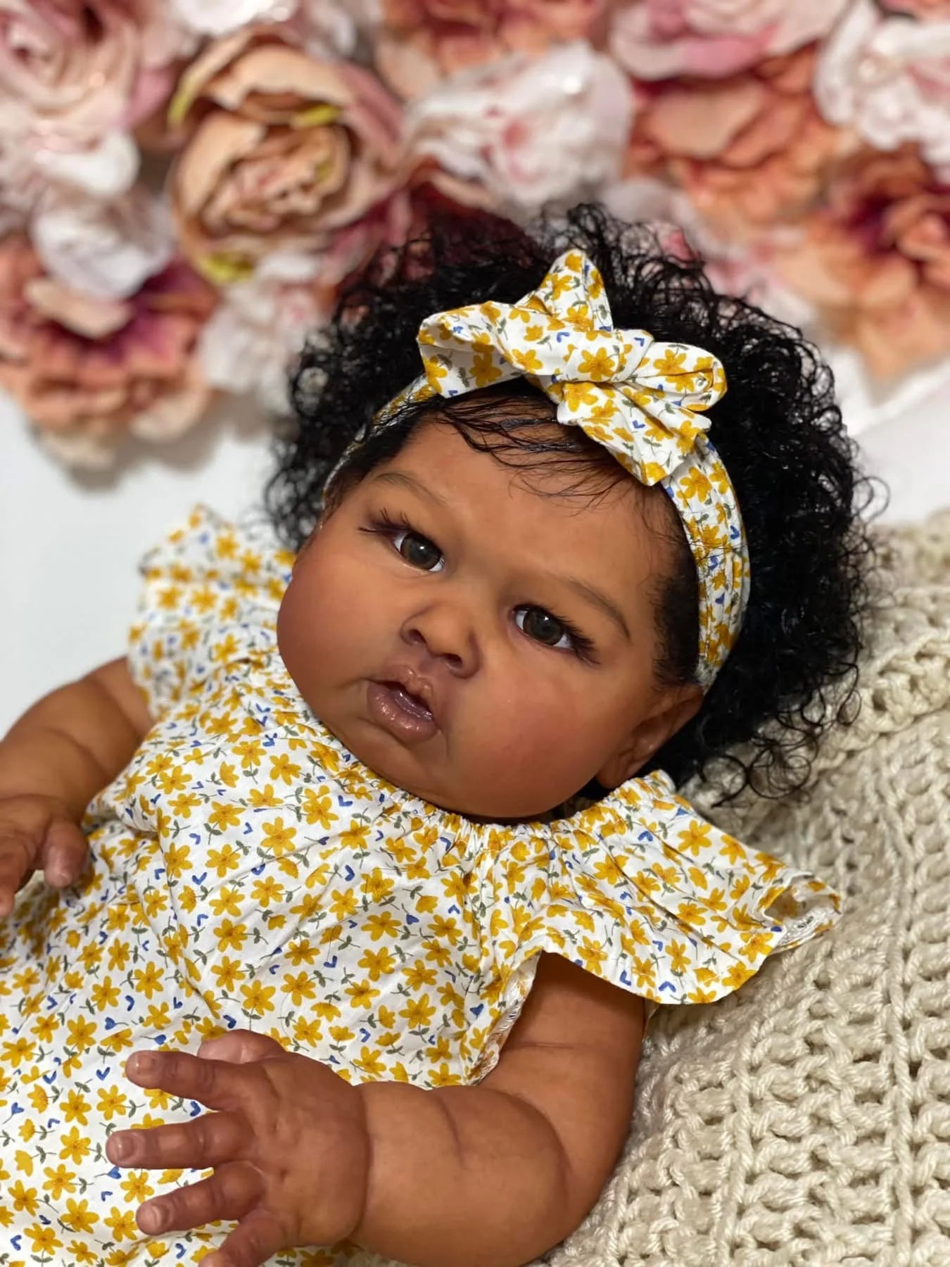 1PC 22 "Reborn doll, hand root curls, anime and fantasy inspiration, black skin, manga theme, yellow costume,