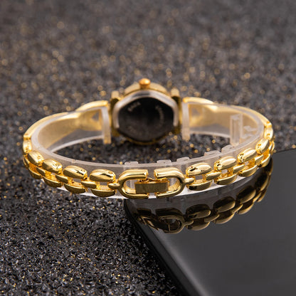 Fashion Gold Vintage Watch for Women Luxury Elegant Quartz Watch Women's Pattern Bracelet Casual Wristwatches Reloj Mujer
