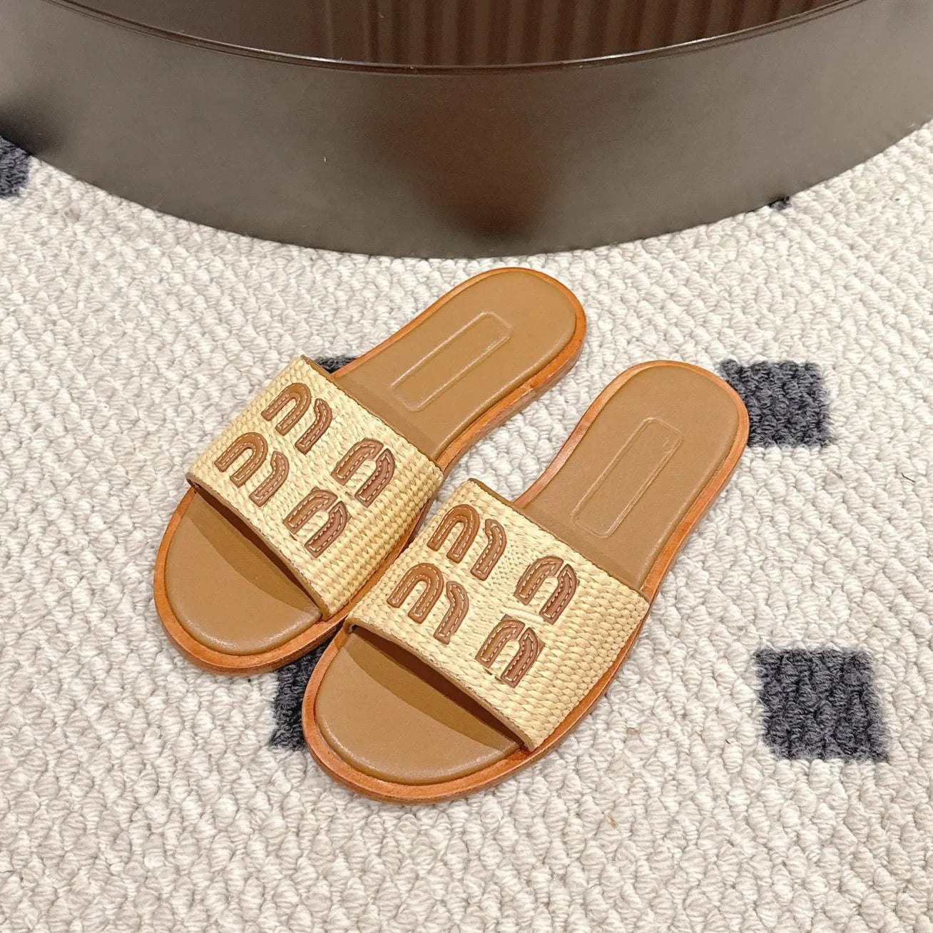 Designer Sandals Women's Flat Leather Non-slip Slippers Summer Triangle Printed Slippers Comfortable Casual Beach Sandals