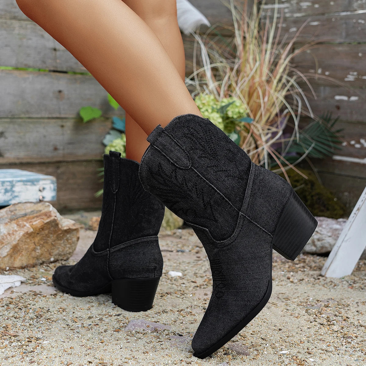 Women's fashion embroidered western cowboy boots