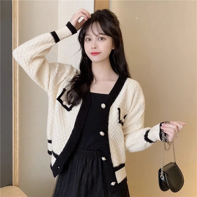 French Style Short Knitted Sweater Women's Fashion Versatile Miniature Wind Coat 2025 Autumn New Arrival V-neck Long Sleeve