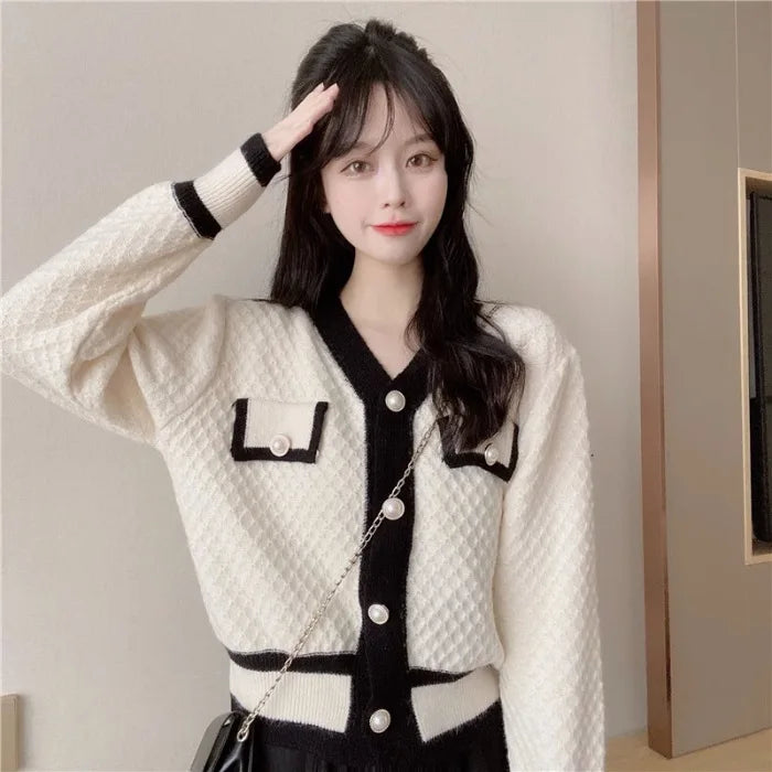 French Style Short Knitted Sweater Women's Fashion Versatile Miniature Wind Coat 2025 Autumn New Arrival V-neck Long Sleeve