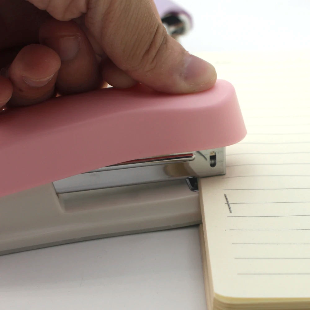 Macaron-colored desktop stapler, stylish, cute, easy to use, and durable, suitable for 24mm/26mm staples, perfect for school