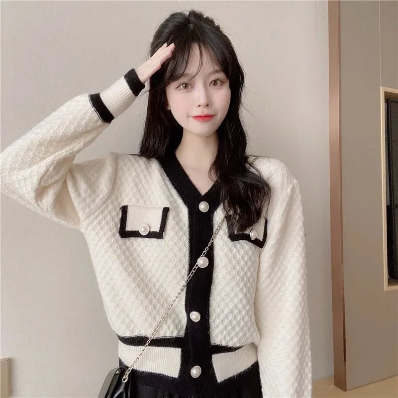 French Style Short Knitted Sweater Women's Fashion Versatile Miniature Wind Coat 2025 Autumn New Arrival V-neck Long Sleeve
