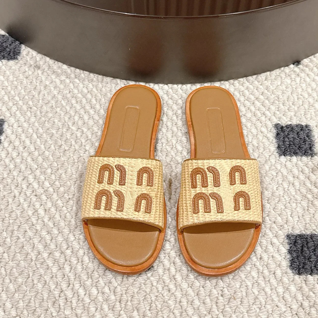 Designer Sandals Women's Flat Leather Non-slip Slippers Summer Triangle Printed Slippers Comfortable Casual Beach Sandals