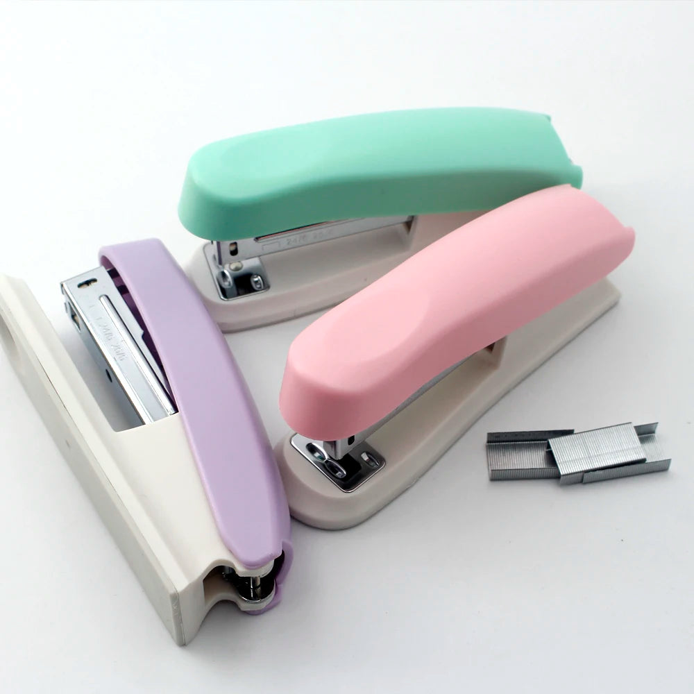 Macaron-colored desktop stapler, stylish, cute, easy to use, and durable, suitable for 24mm/26mm staples, perfect for school