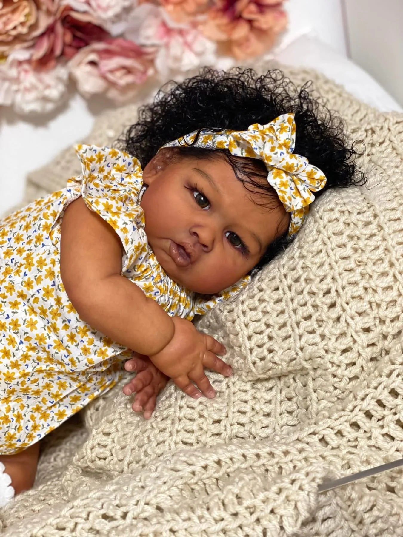 1PC 22 "Reborn doll, hand root curls, anime and fantasy inspiration, black skin, manga theme, yellow costume,