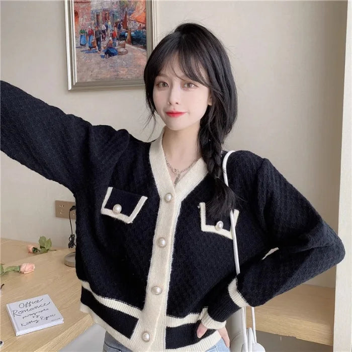 French Style Short Knitted Sweater Women's Fashion Versatile Miniature Wind Coat 2025 Autumn New Arrival V-neck Long Sleeve