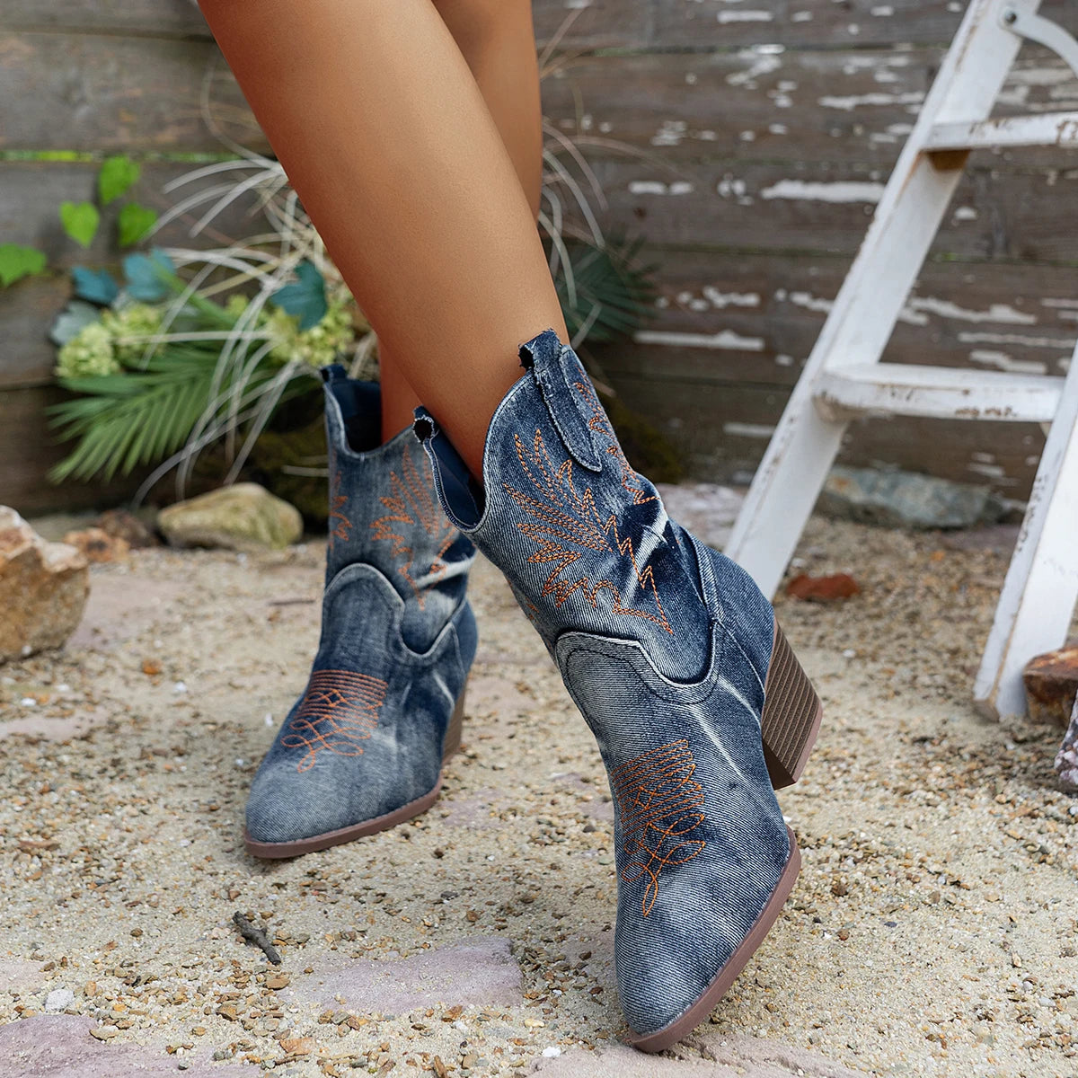 Women's fashion embroidered western cowboy boots
