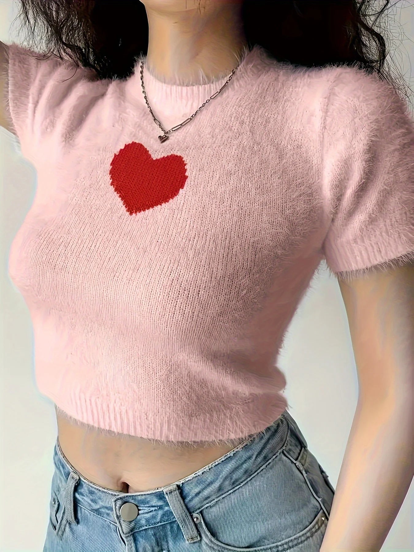 Autumn and Winter New Fashion Woman Sweater Fitted Crew Neck Heart Jacquard Fleece Short Sleeve Pullover Knit Top