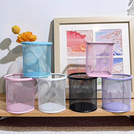 1 small candy colored pen holder, suitable for storing makeup brushes, pencils, brushes, decorations, and gifts.